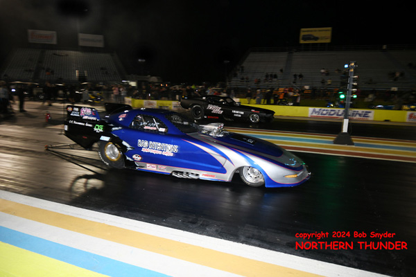 Jade Cook (near lane) vs 
Colin Thomas (far lane)
